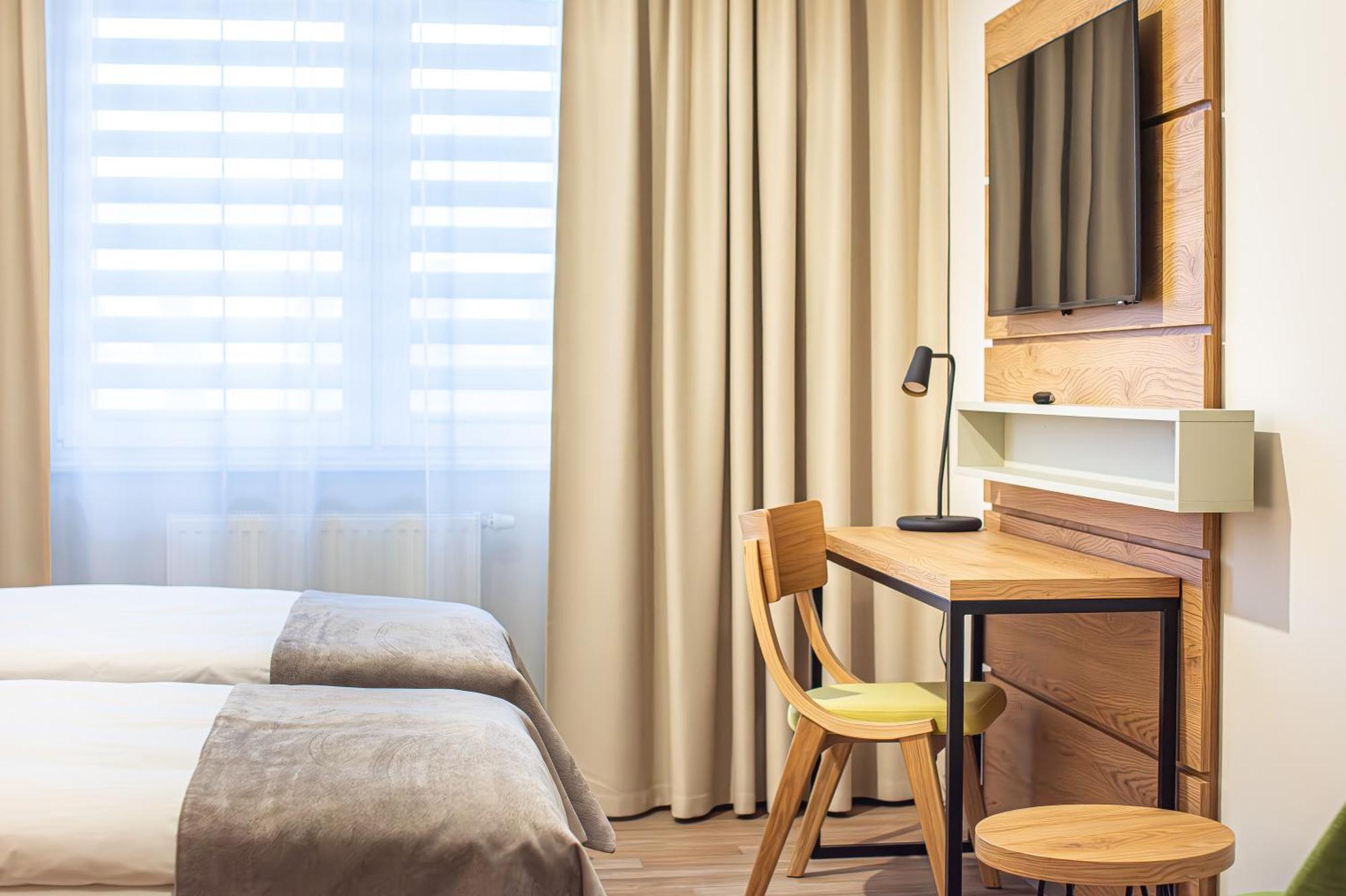 Novy Hotel Zielona Gora  Exterior photo