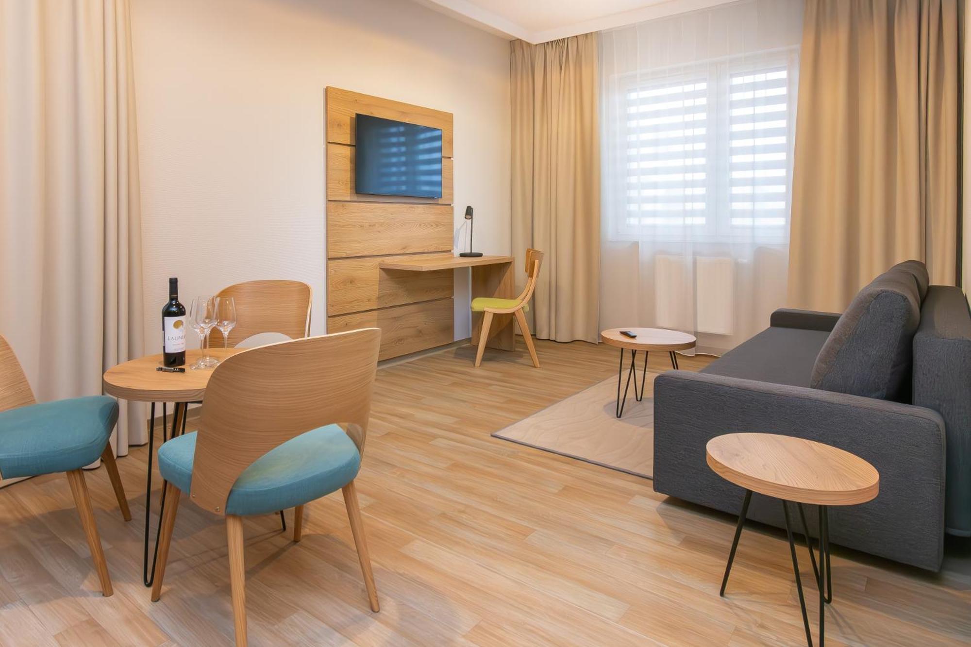 Novy Hotel Zielona Gora  Exterior photo