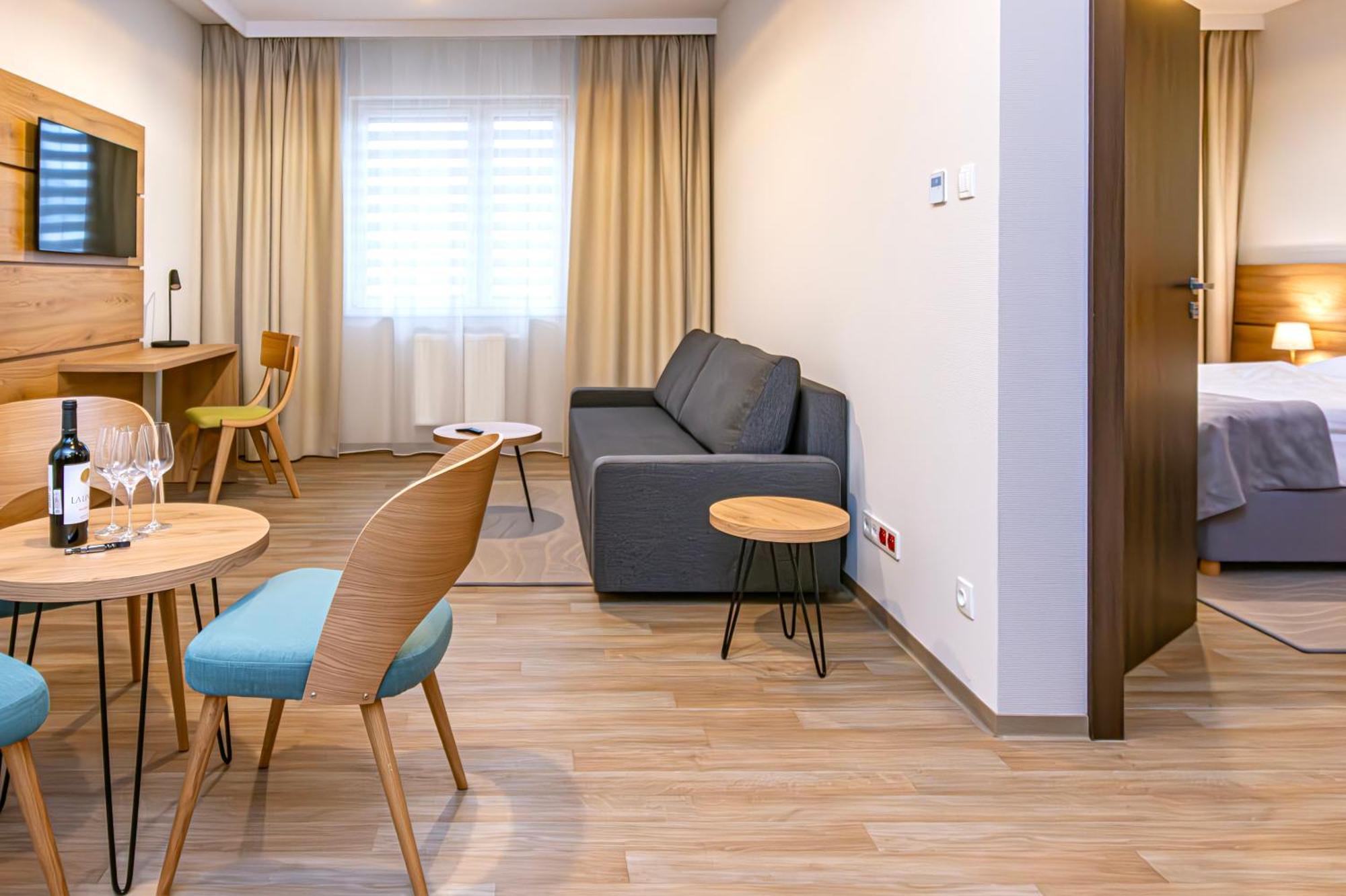 Novy Hotel Zielona Gora  Exterior photo