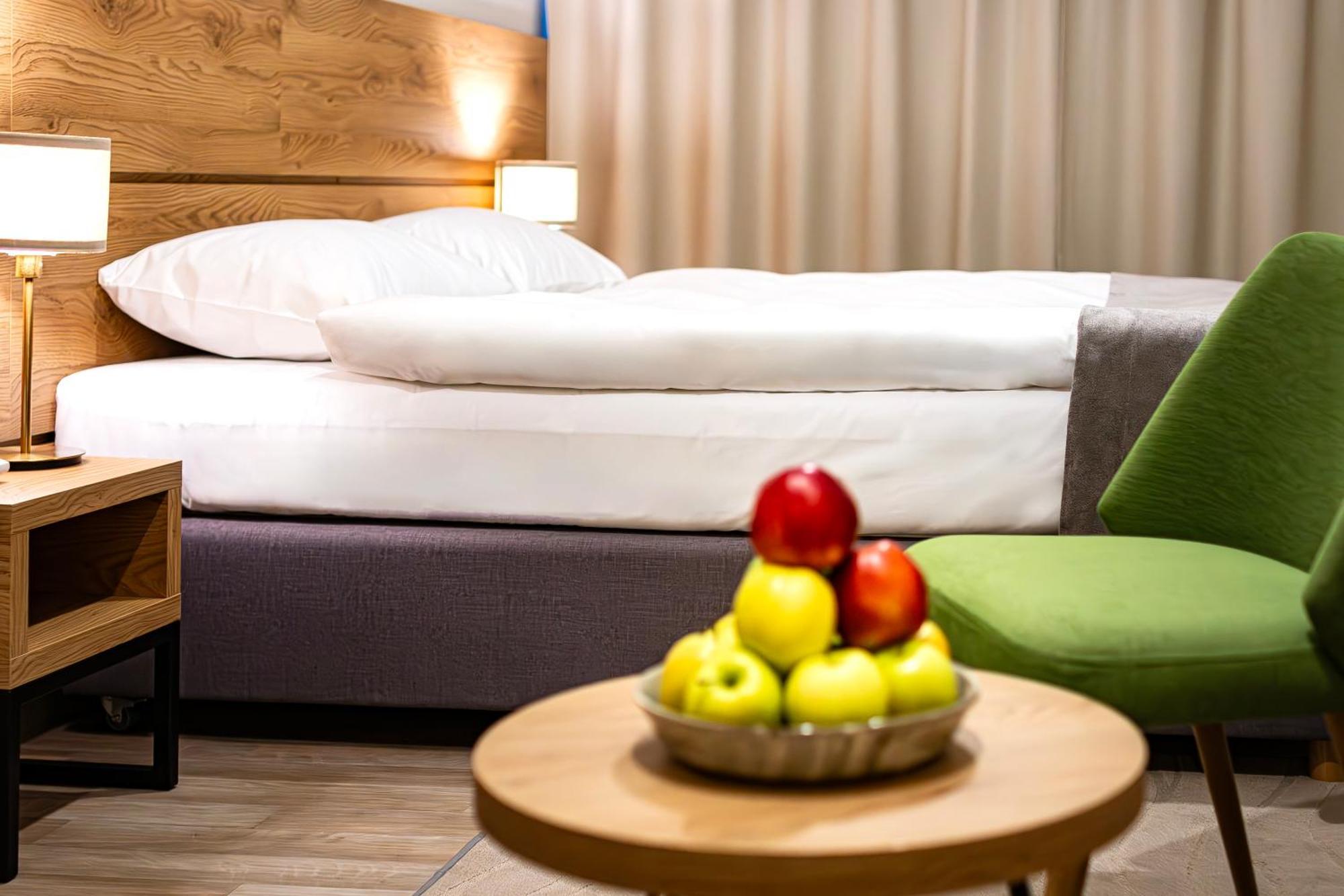 Novy Hotel Zielona Gora  Exterior photo