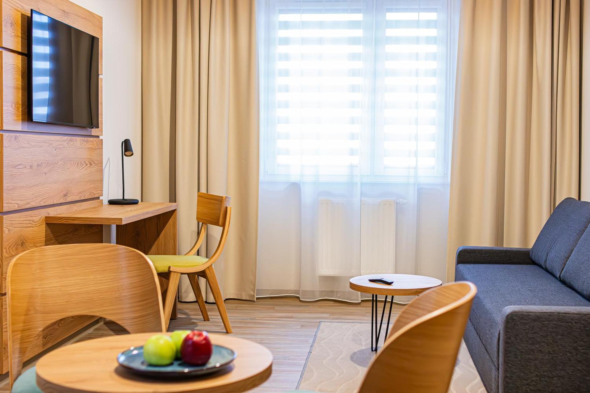 Novy Hotel Zielona Gora  Exterior photo