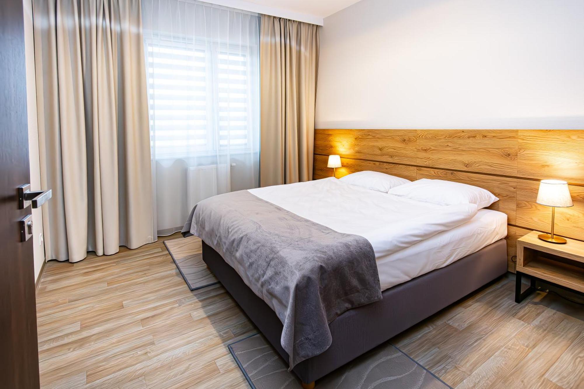 Novy Hotel Zielona Gora  Exterior photo