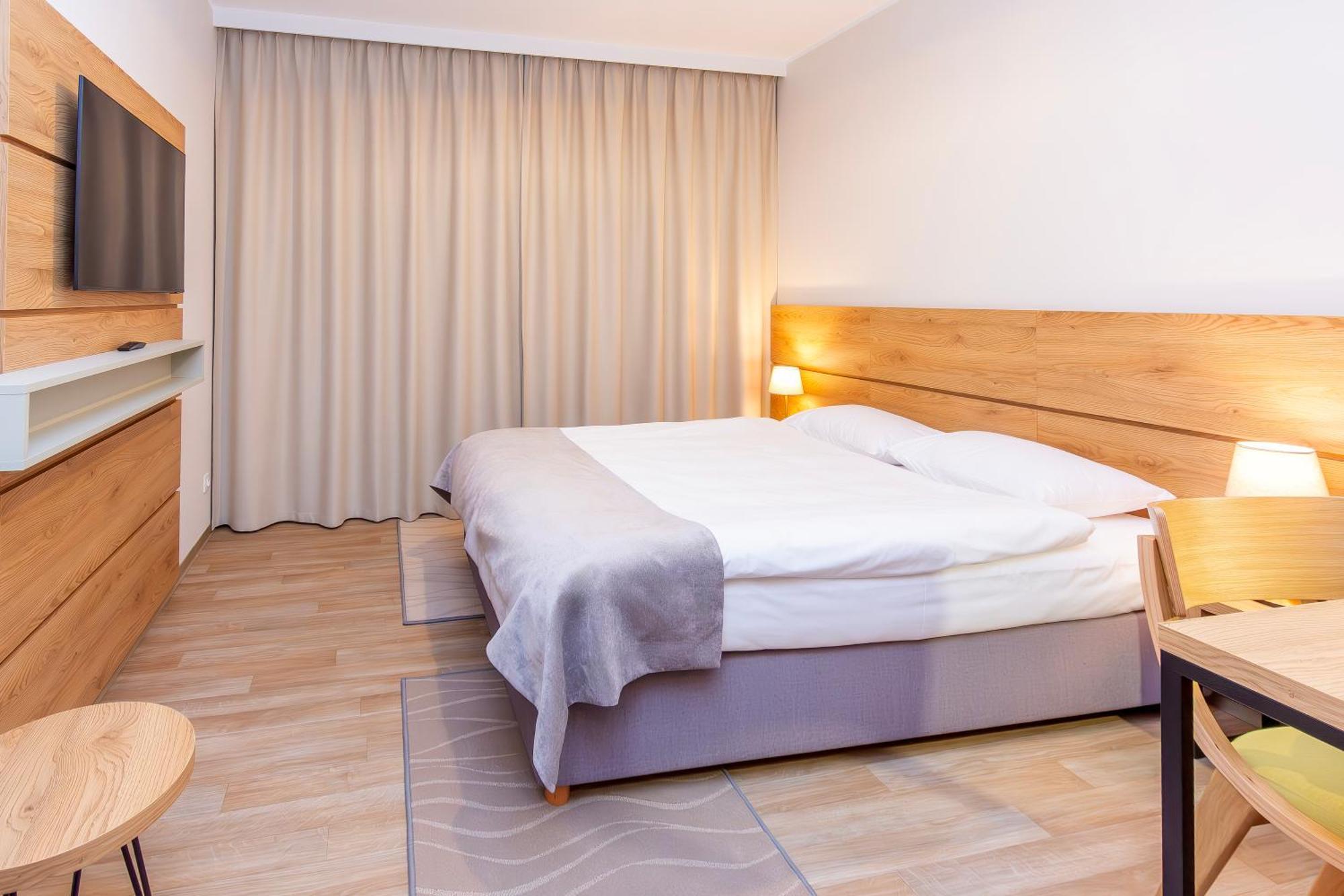 Novy Hotel Zielona Gora  Exterior photo